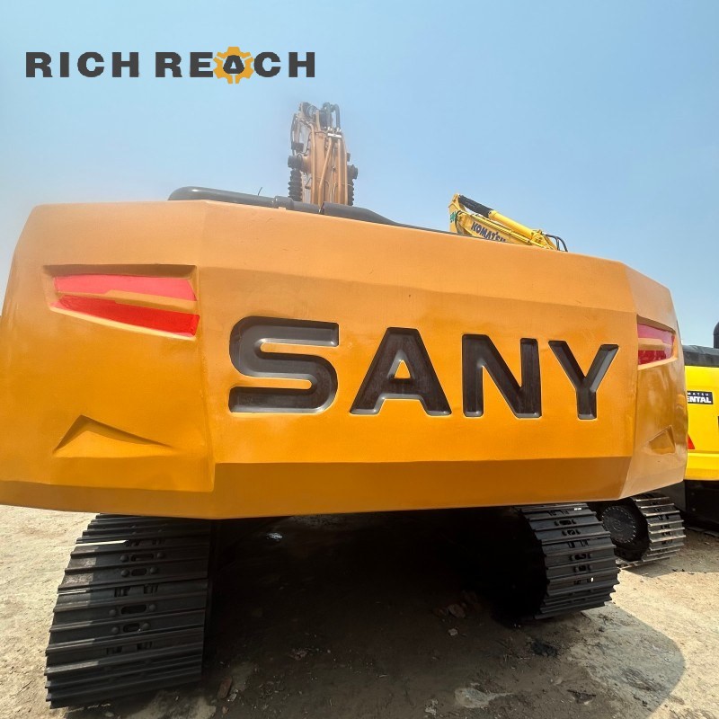 Main hydraulic pump and large flow valves of a 2020 SANY 245H excavator, priced at $34,722